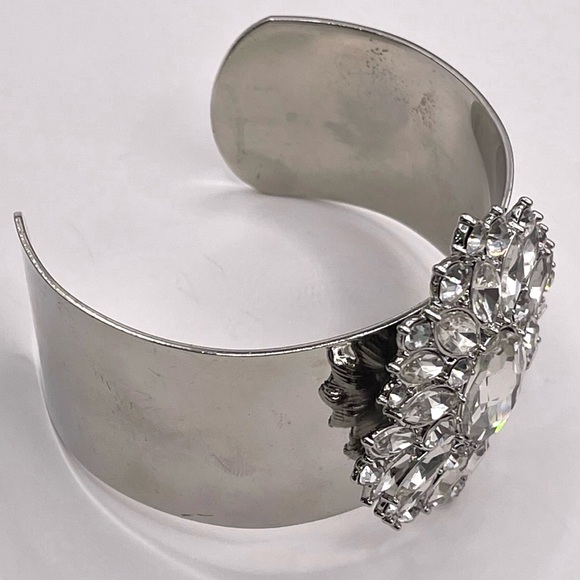 ❤️ Paparazzi ‘The Fashionmonger’ Silver x Crystal Cuff Bracelet - Picture 4 of 8